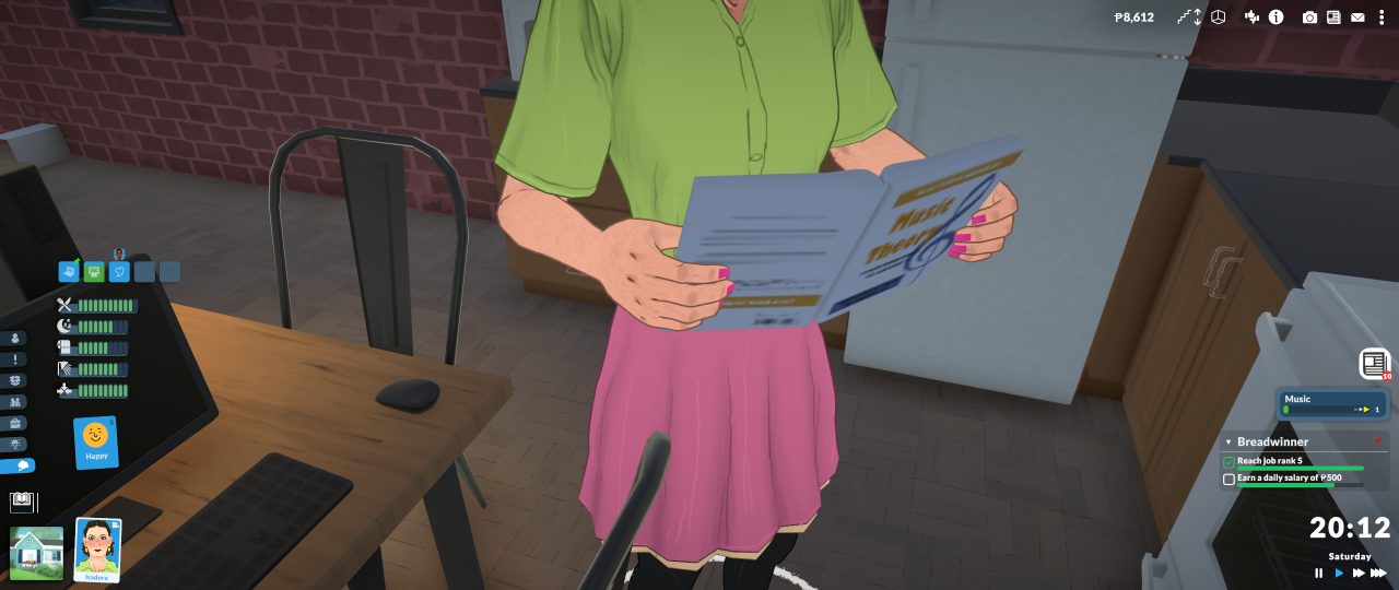 Panoramatický záběr z pohledu první osoby ve hře *Paralives* zachycuje interiér s pracovním stolem a postavou v popředí, která drží několik listů; na obrazovce je vidět i uživatelské rozhraní hry. Dominují tlumené barvy a tmavé odstíny, doplněné o zelený prvek oblečení.